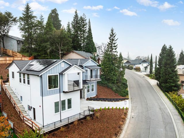 227 Swenson Ct, Auburn, CA 95603