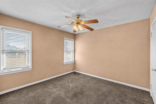 1908 NW Bell Ave, Lawton, OK 73507