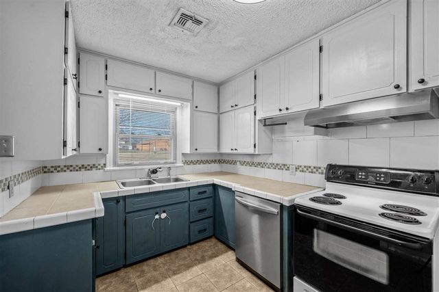 1908 NW Bell Ave, Lawton, OK 73507