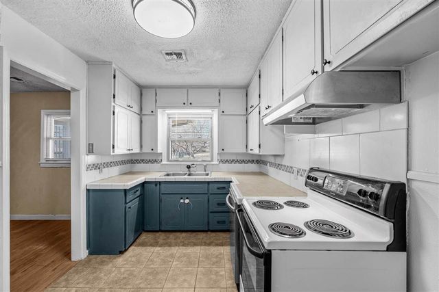 1908 NW Bell Ave, Lawton, OK 73507