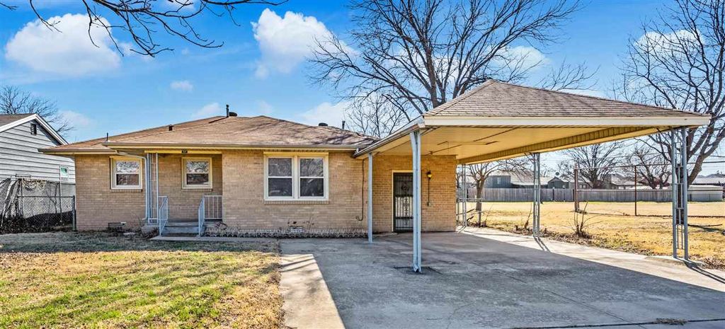 1908 NW Bell Ave, Lawton, OK 73507