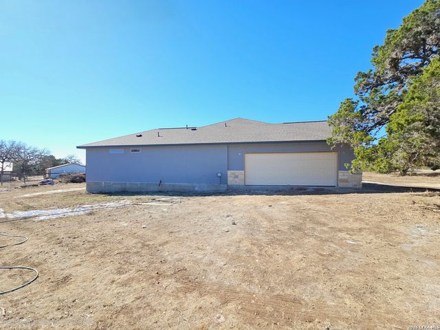 490 North Star, Bandera, TX 78003
