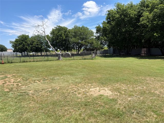 222 Hix Road, Cleburne, TX 76031