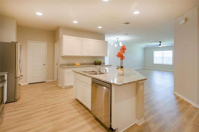 108 Freedom Park Ave, Liberty Hill, TX 78642