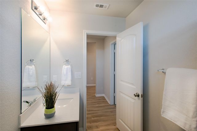 108 Freedom Park Ave, Liberty Hill, TX 78642