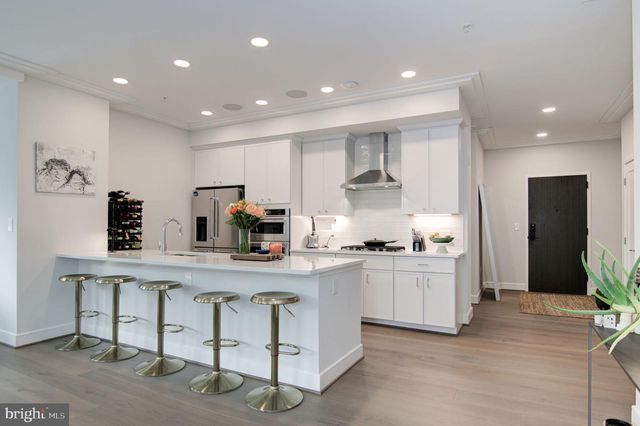 625 SLATERS LN #204, Alexandria, VA 22314