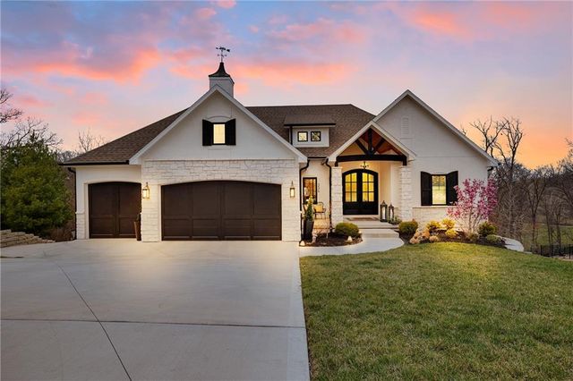 336 Thoreau Circle, Lee's Summit, MO 64081