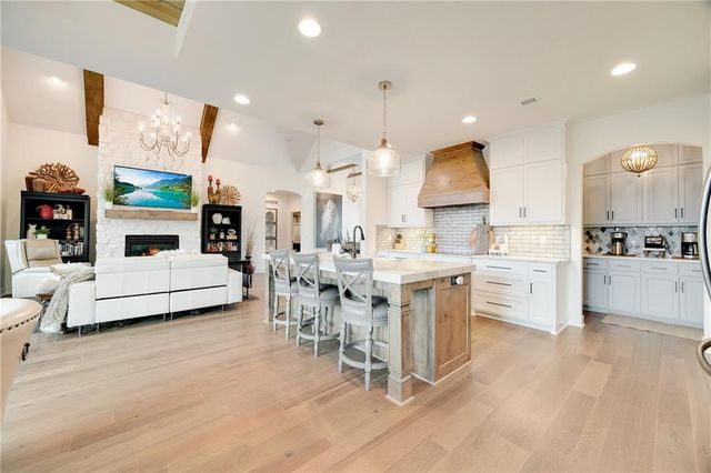 336 Thoreau Circle, Lee's Summit, MO 64081