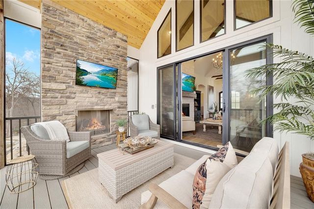 336 Thoreau Circle, Lee's Summit, MO 64081