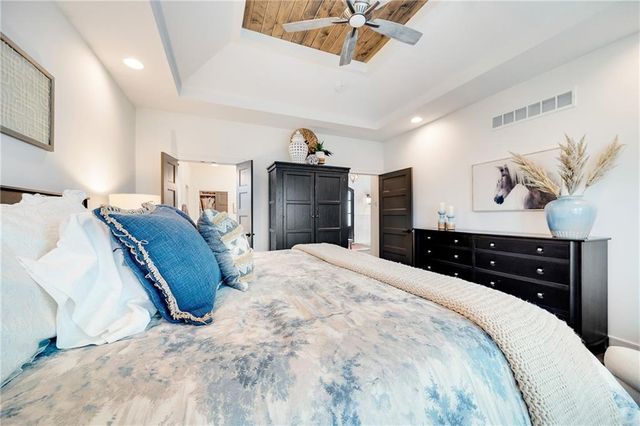 336 Thoreau Circle, Lee's Summit, MO 64081