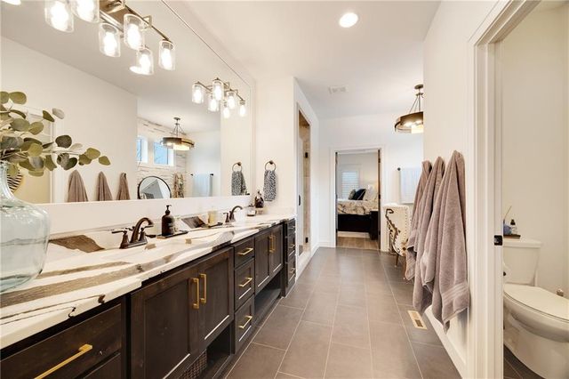336 Thoreau Circle, Lee's Summit, MO 64081