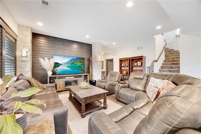 336 Thoreau Circle, Lee's Summit, MO 64081