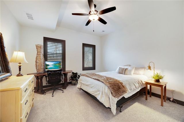336 Thoreau Circle, Lee's Summit, MO 64081