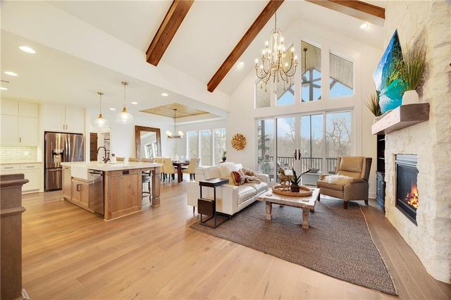 336 Thoreau Circle, Lee's Summit, MO 64081