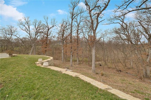 336 Thoreau Circle, Lee's Summit, MO 64081