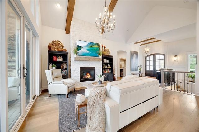 336 Thoreau Circle, Lee's Summit, MO 64081