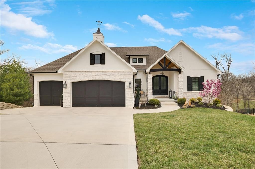 336 Thoreau Circle, Lee's Summit, MO 64081