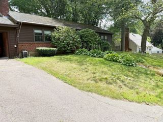 10 Woodside Rd 2, Hamilton, MA 01982