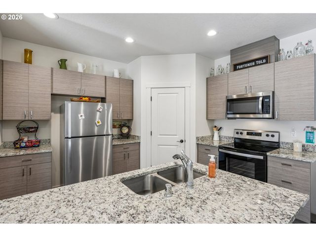 330 S KELLER Ct, Ridgefield, WA 98642