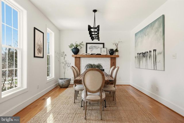 370 HOLMES DR NW, Vienna, VA 22180