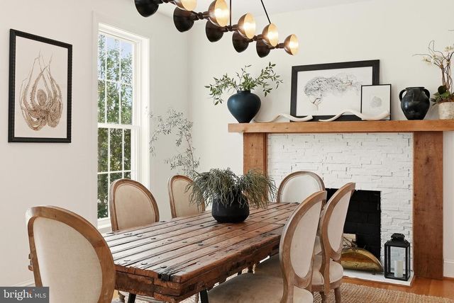 370 HOLMES DR NW, Vienna, VA 22180