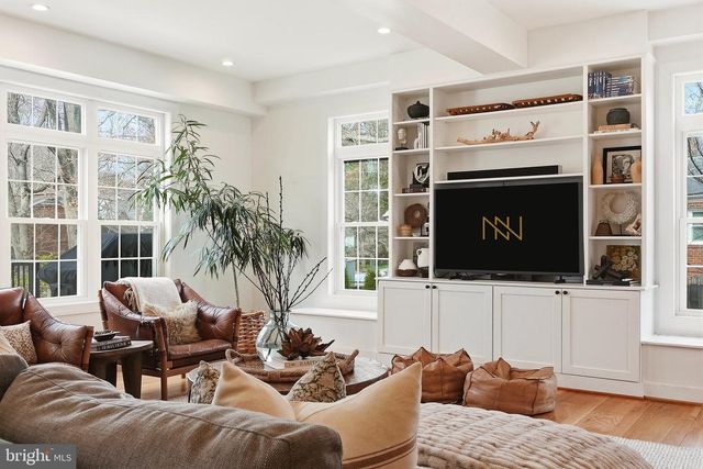 370 HOLMES DR NW, Vienna, VA 22180