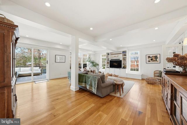 370 HOLMES DR NW, Vienna, VA 22180