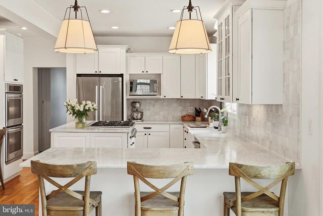 370 HOLMES DR NW, Vienna, VA 22180