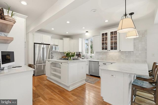 370 HOLMES DR NW, Vienna, VA 22180