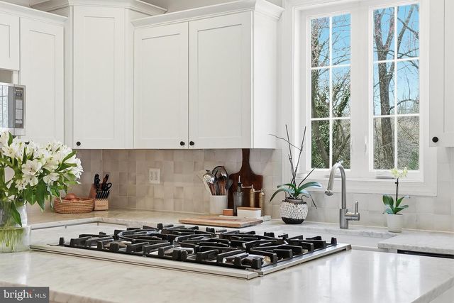 370 HOLMES DR NW, Vienna, VA 22180