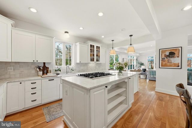 370 HOLMES DR NW, Vienna, VA 22180