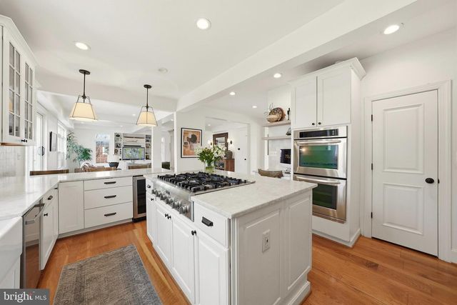 370 HOLMES DR NW, Vienna, VA 22180