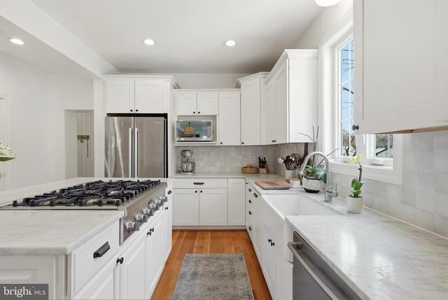 370 HOLMES DR NW, Vienna, VA 22180