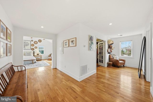 370 HOLMES DR NW, Vienna, VA 22180