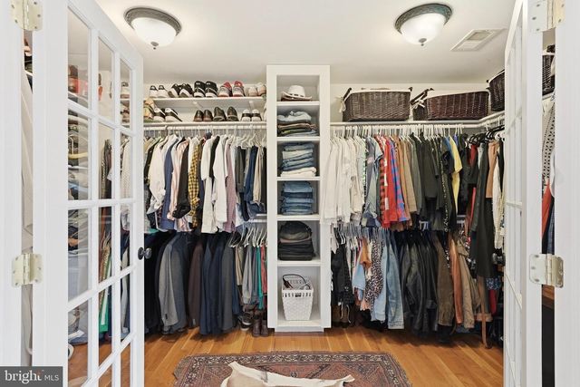 370 HOLMES DR NW, Vienna, VA 22180