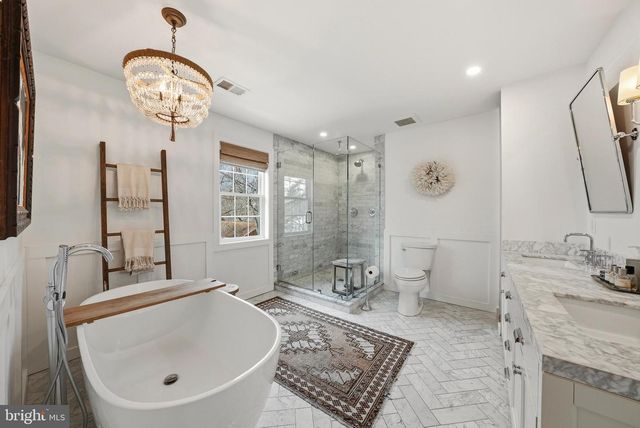 370 HOLMES DR NW, Vienna, VA 22180