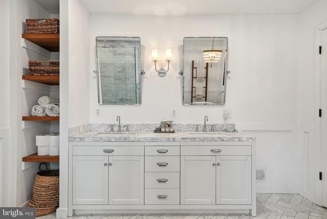 370 HOLMES DR NW, Vienna, VA 22180