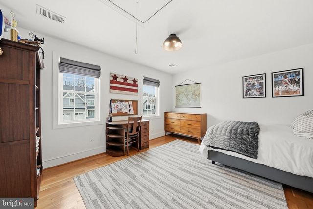 370 HOLMES DR NW, Vienna, VA 22180