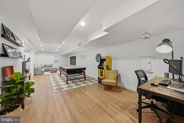 370 HOLMES DR NW, Vienna, VA 22180