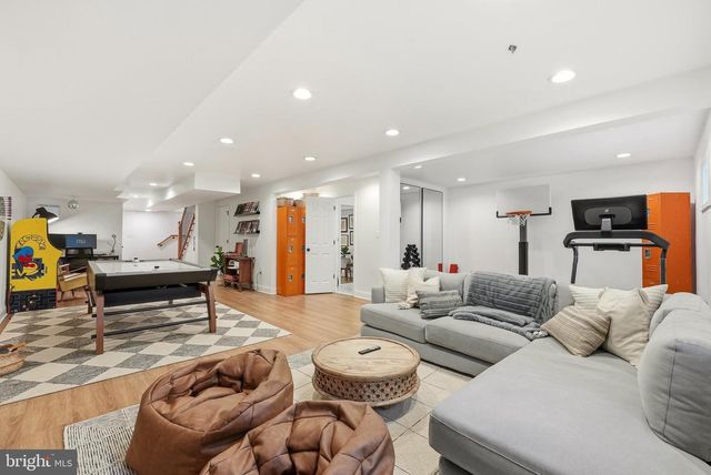 370 HOLMES DR NW, Vienna, VA 22180