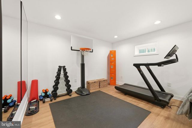 370 HOLMES DR NW, Vienna, VA 22180