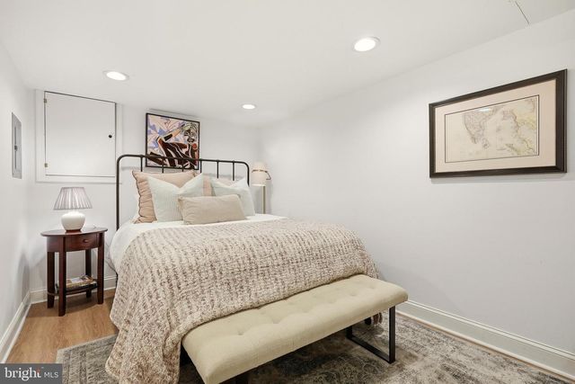 370 HOLMES DR NW, Vienna, VA 22180