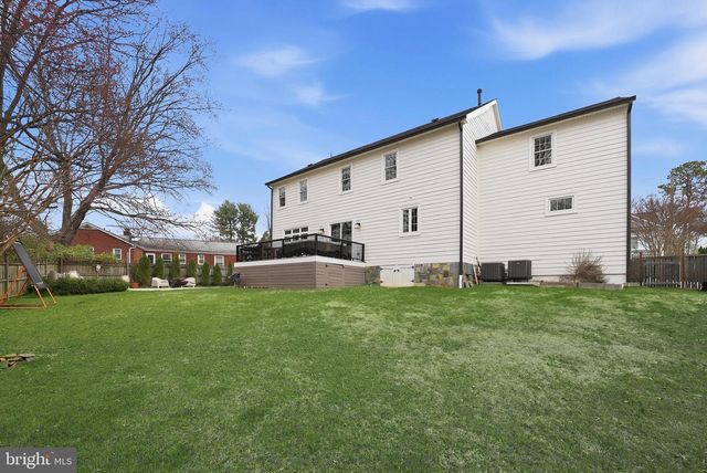 370 HOLMES DR NW, Vienna, VA 22180