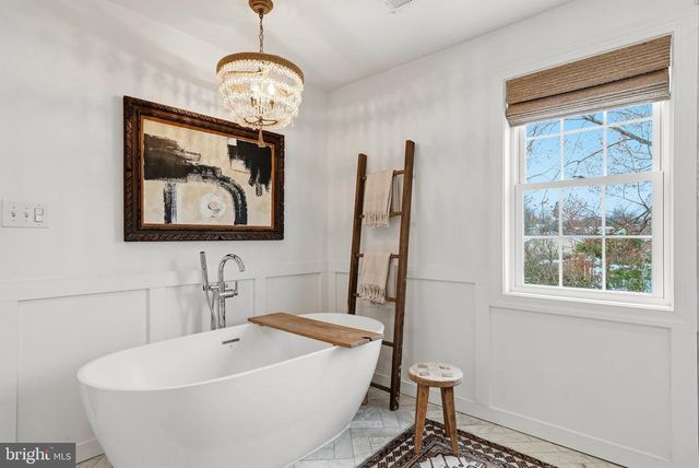 370 HOLMES DR NW, Vienna, VA 22180