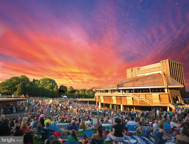 370 HOLMES DR NW, Vienna, VA 22180