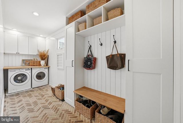 370 HOLMES DR NW, Vienna, VA 22180