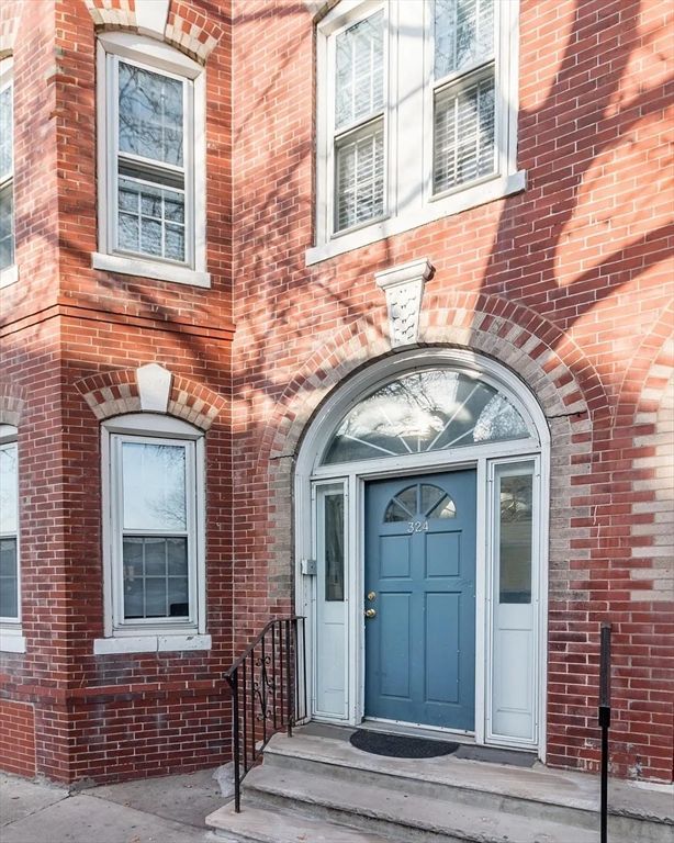 324 Chelsea Street 3, Boston, MA 02128