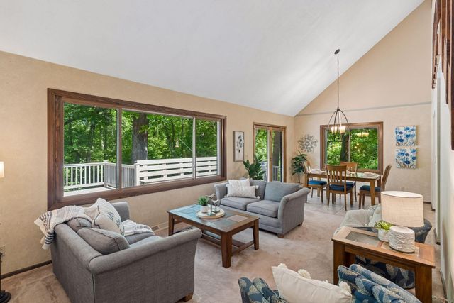 9400 85th Street N, Stillwater, MN 55082