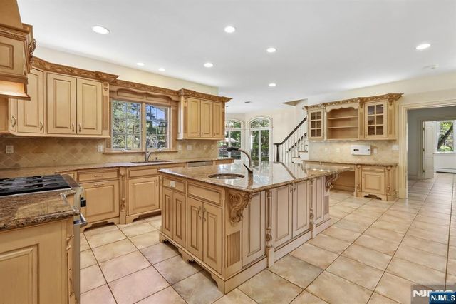 47 Cortland Trail, Mahwah, NJ 07430