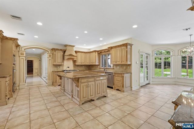 47 Cortland Trail, Mahwah, NJ 07430